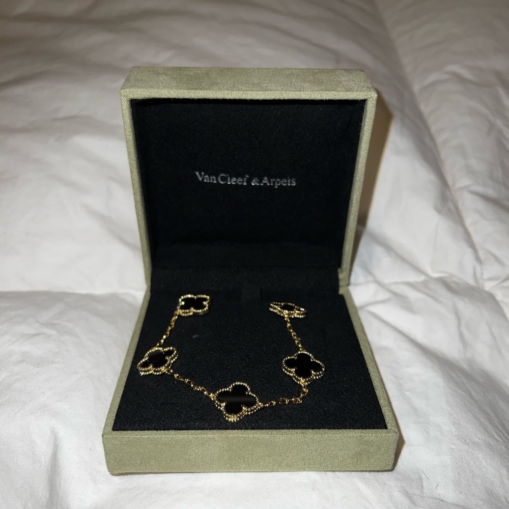 Van Cleef & Arpels Black Bracelet 5 Morfis